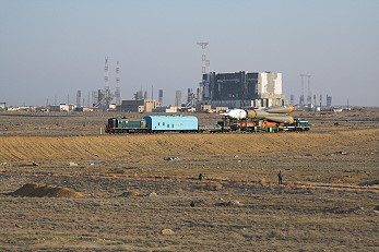 Sojus TMA-12 auf dem Weg zur Startrampe