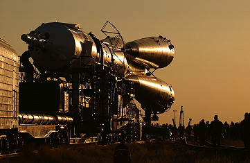 Soyuz TMA-5 rollout
