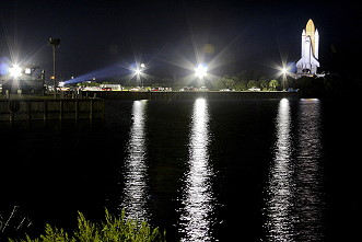 STS-133 auf dem Weg zur Startrampe