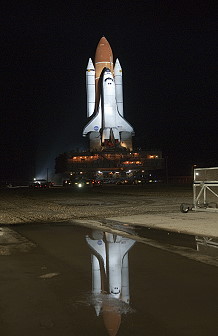 STS-134 auf dem Weg zur Startrampe