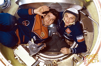 Crew Soyuz 30 says farewell