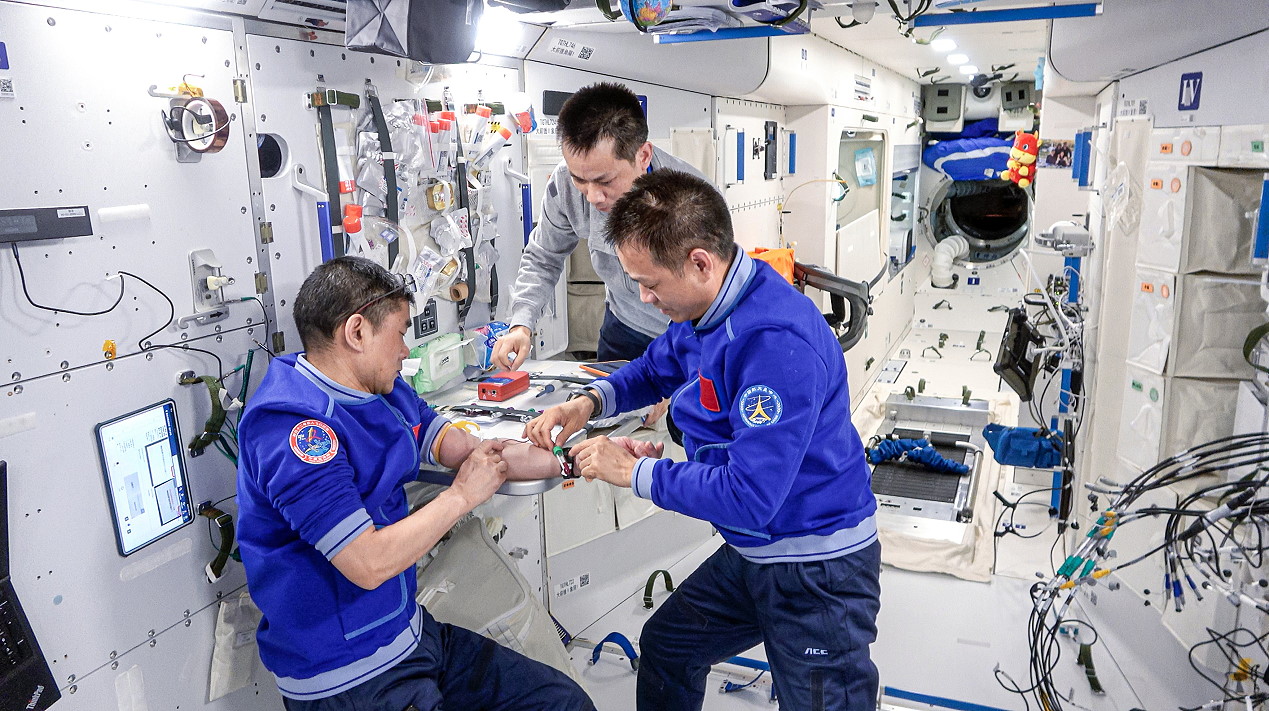 life onboard Tiangong