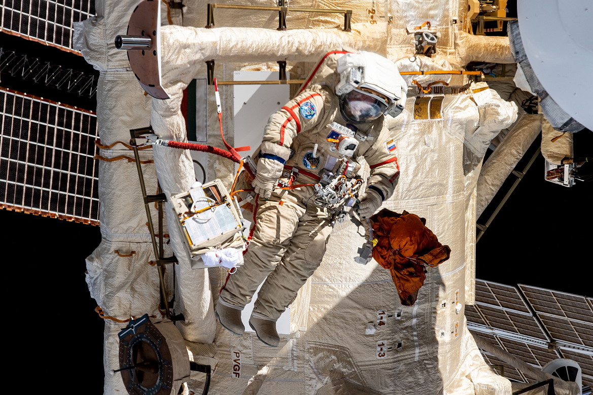 EVA Sergei Prokopyev on May 03, 2023