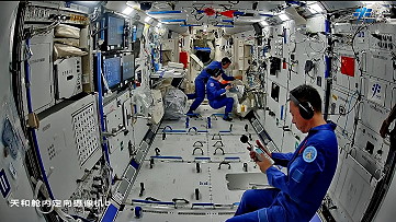 life onboard Tiangong