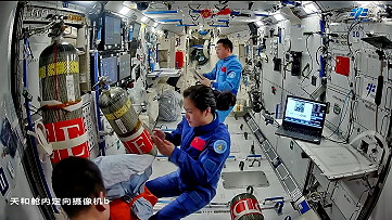 life onboard Tiangong