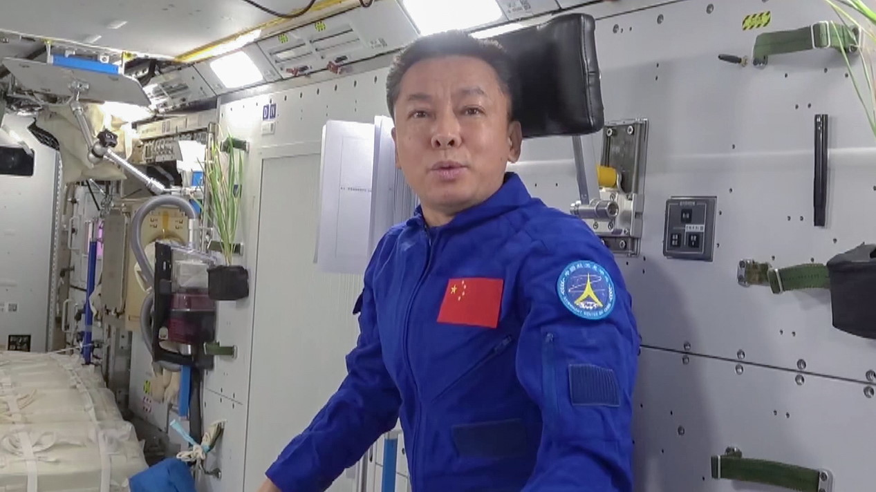 life onboard Tiangong
