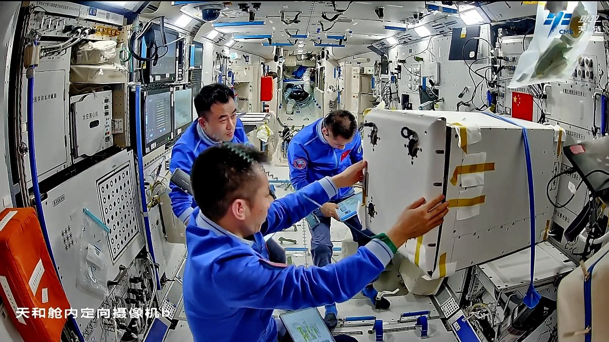 life onboard Tiangong