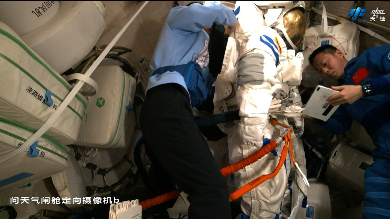 life onboard Tiangong