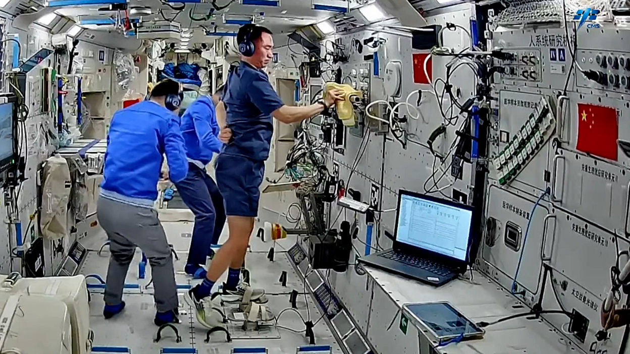 life onboard Tiangong