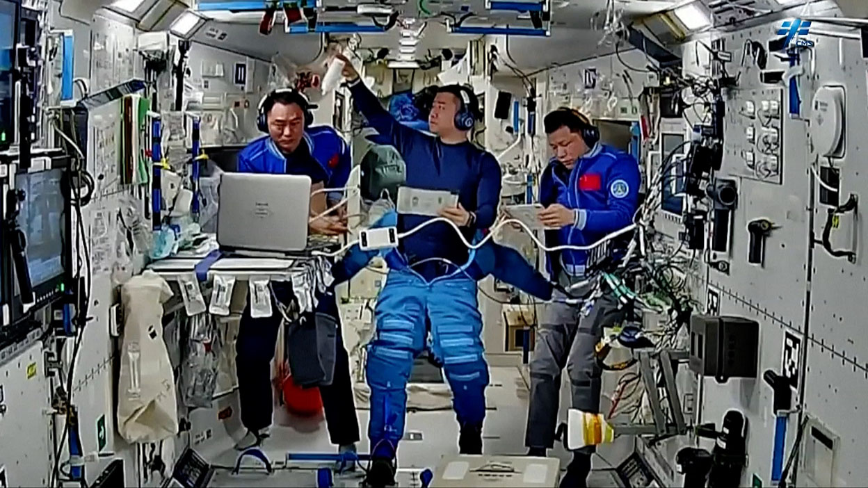 life onboard Tiangong