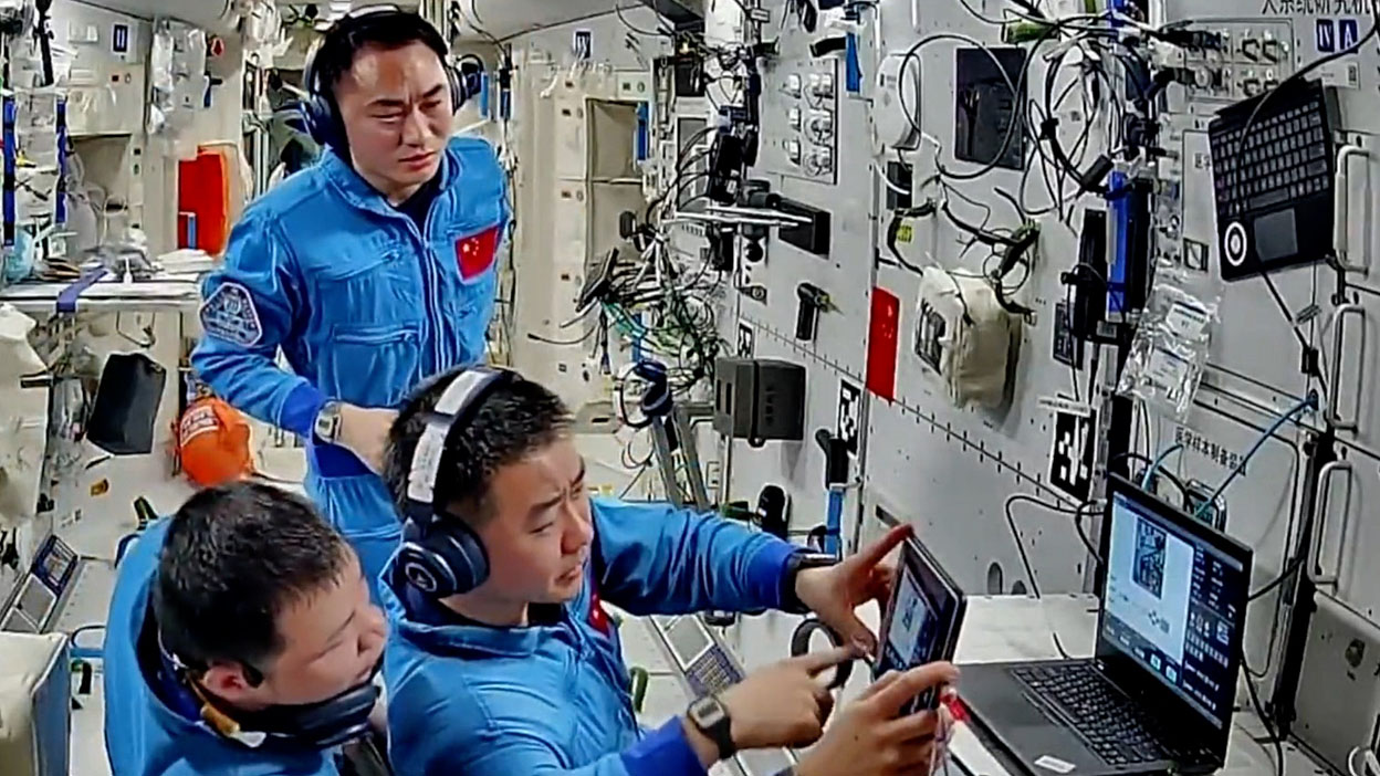 life onboard Tiangong