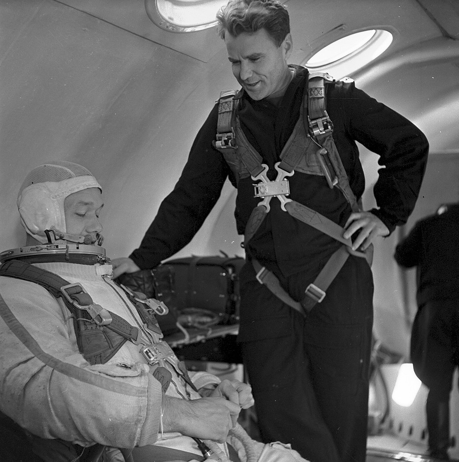 Mannschaften Sojus 4 und Sojus 5 im Training