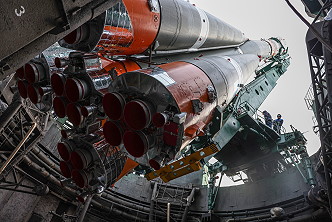 Soyuz MS-23 erection