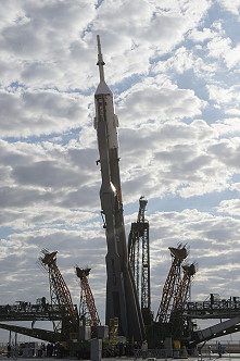 Soyuz TMA-18M erection