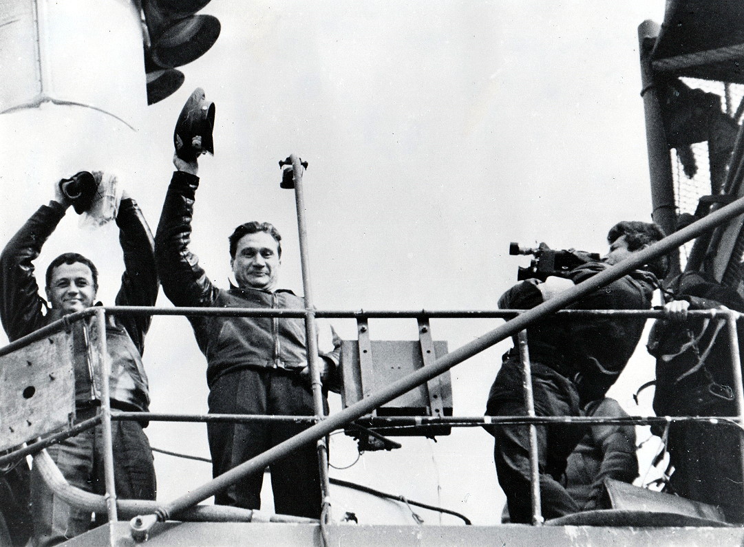 Crew Sojus 7 auf der Startrampe