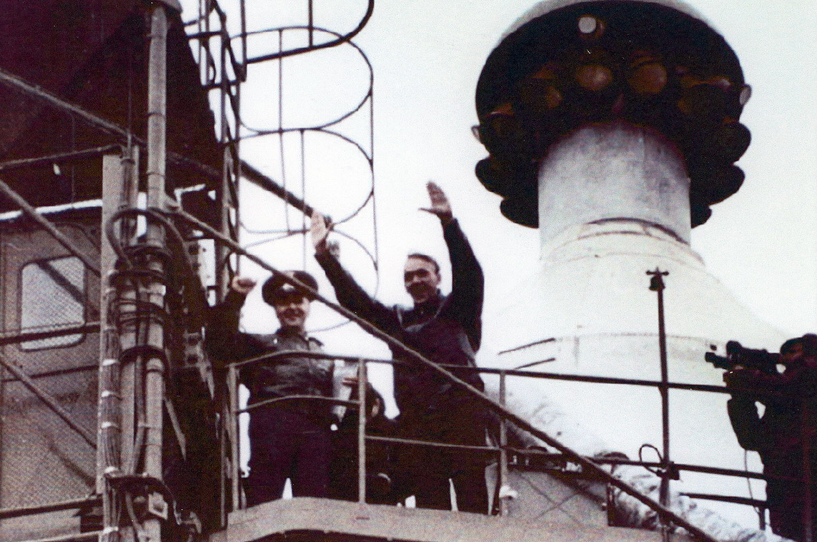 Crew Sojus 8 auf der Startrampe