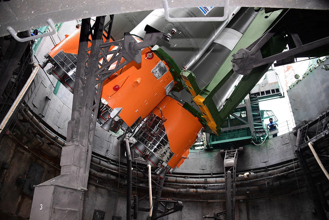 Aufrichtung Sojus MS-21