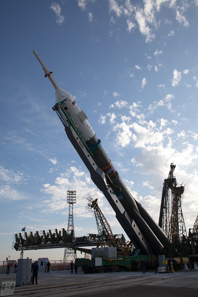 Soyuz TMA-14M erection