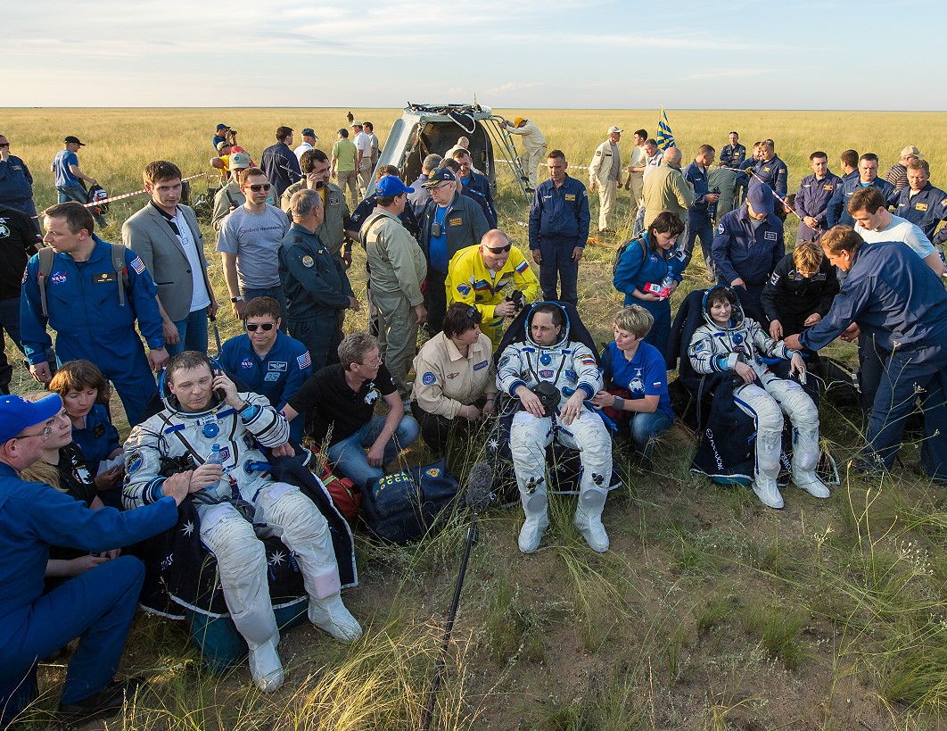 Soyuz TMA-15M recovery