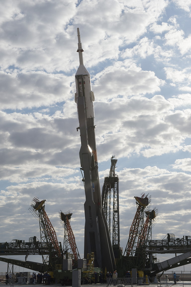 Soyuz TMA-18M erection