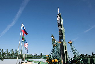 Soyuz MS-25 erection