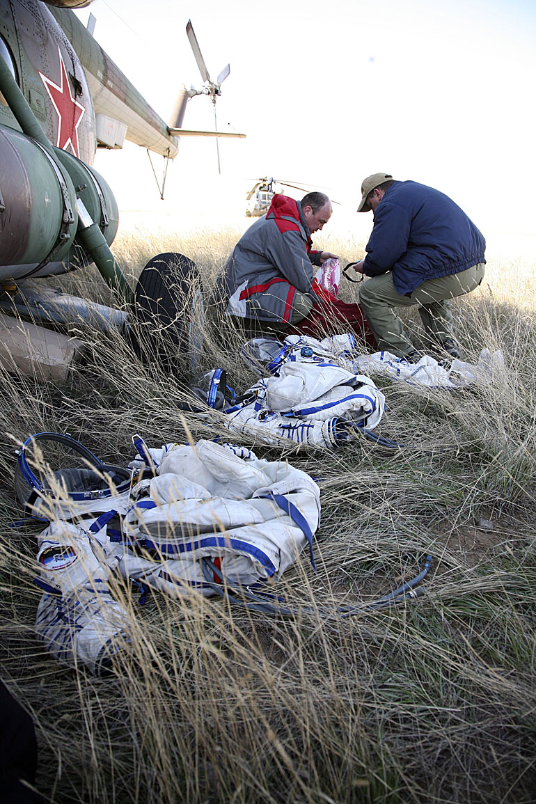 Soyuz TMA-11 recovery