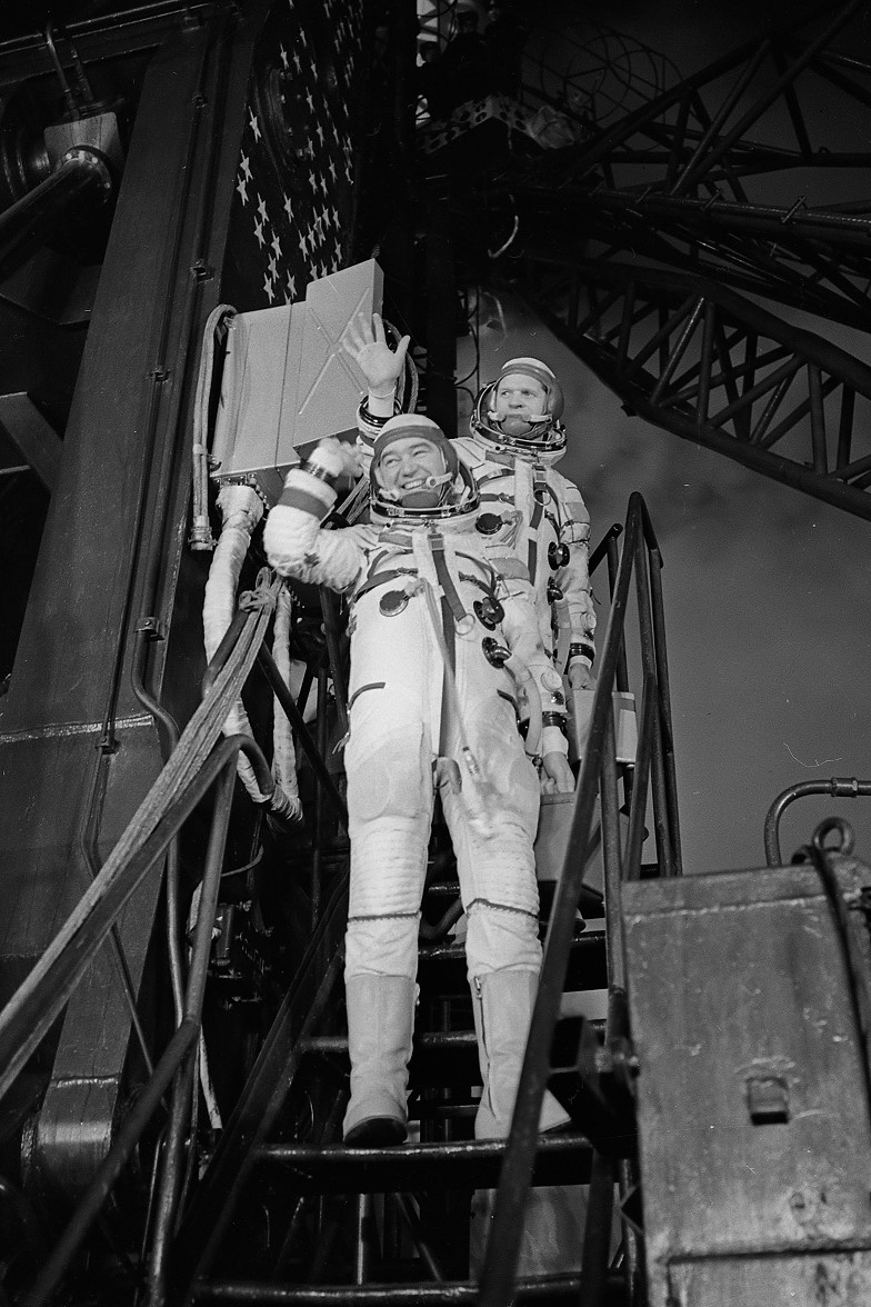 Crew Soyuz 17 walkout