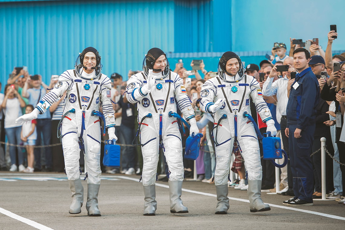 Crew Soyuz MS-26 walkout