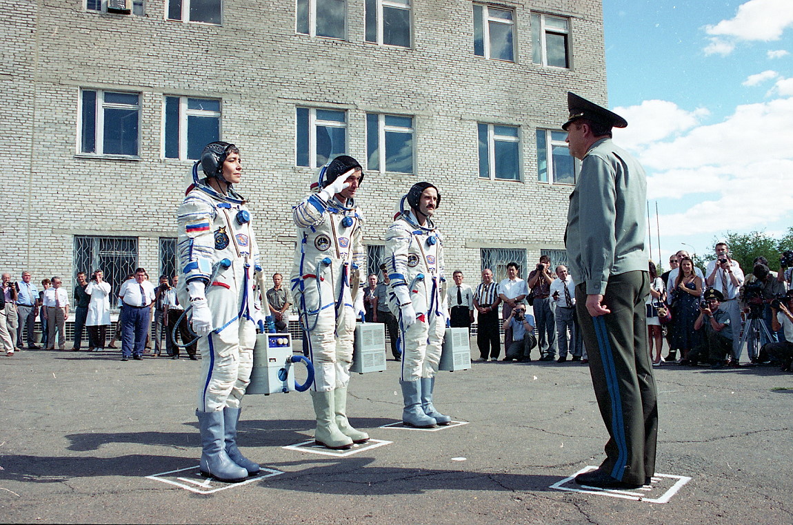 Crew Soyuz TM-24 walkout