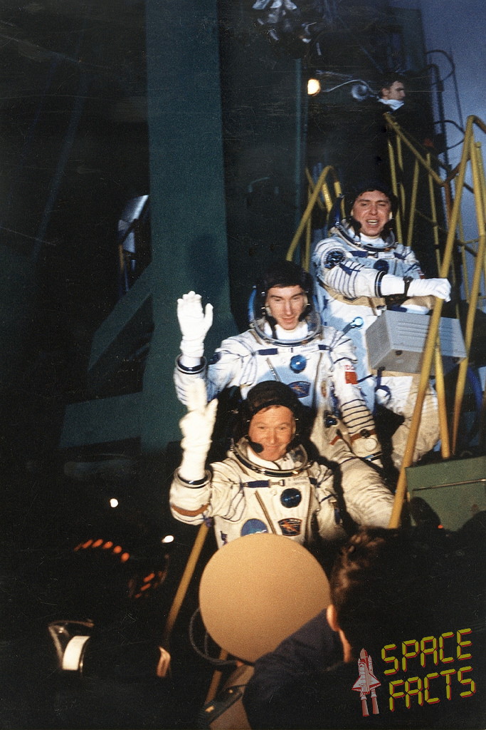 Crew Soyuz TM-7 walkout