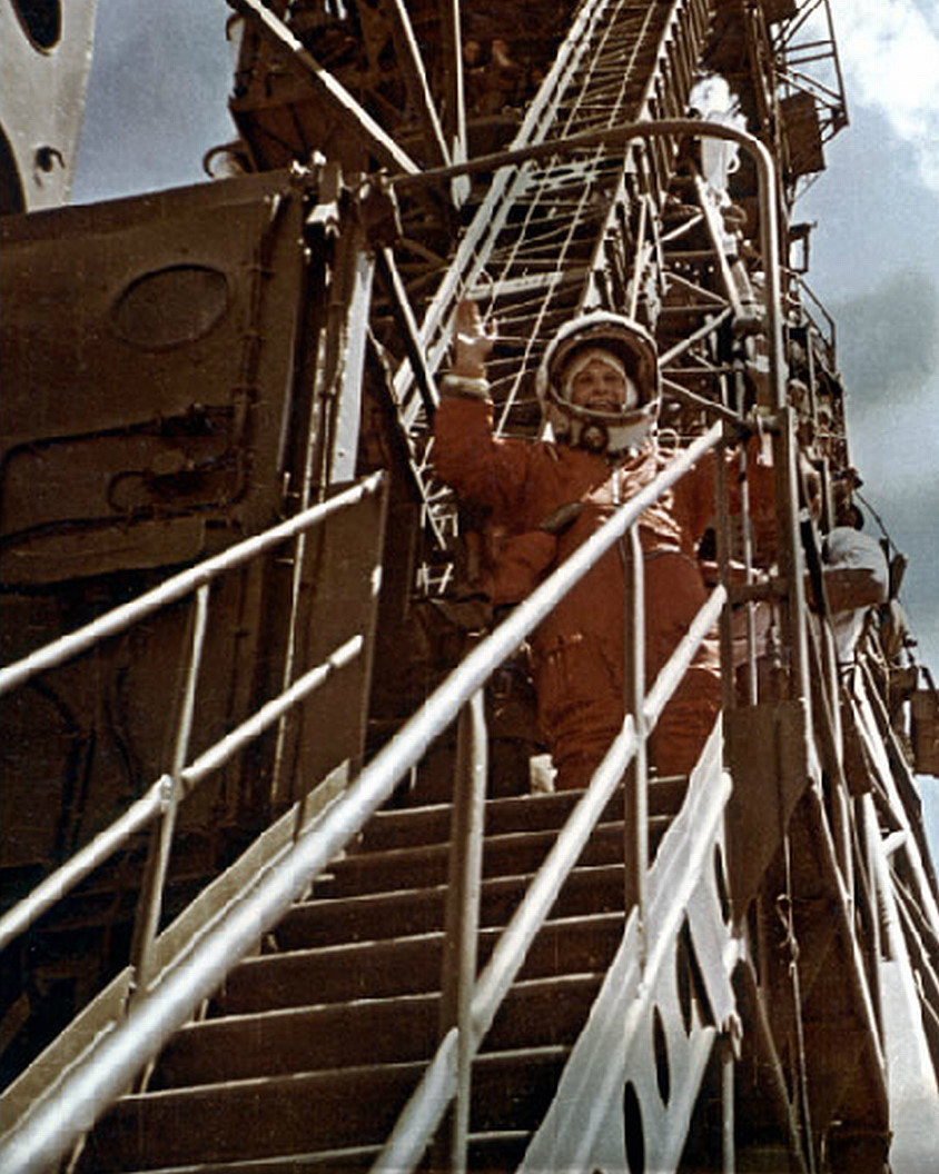 Tereschkowa auf dem Weg zum Start