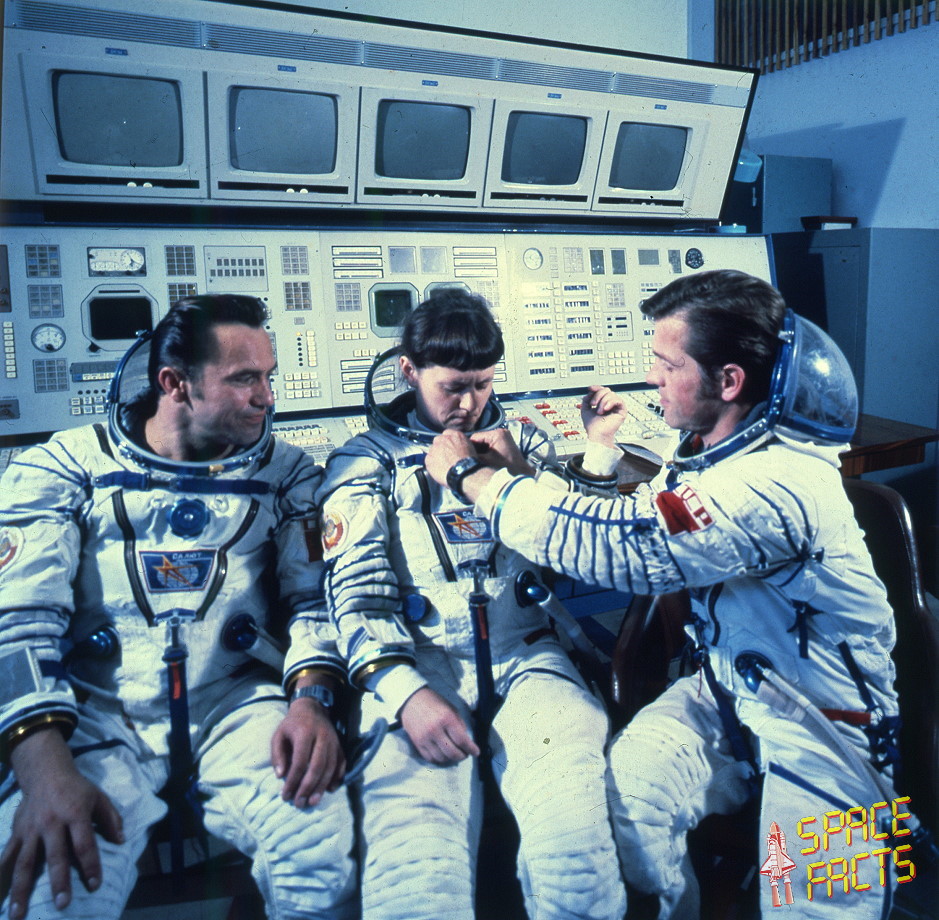 Crew Soyuz T-7